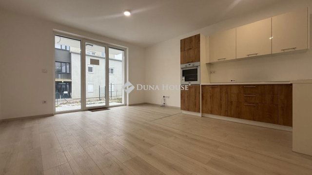 Eladó téglalakás, Szombathelyen 72.5 M Ft, 1+2 szobás