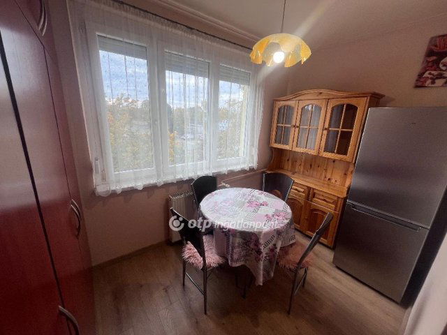 Eladó panellakás, Szegeden 40.2 M Ft, 1+1 szobás