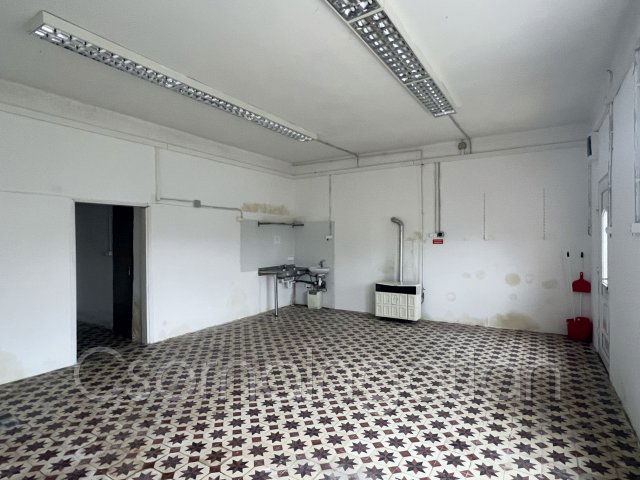 Kiadó üzlethelyiség, Kónyon 60 E Ft / hó, 1 szobás