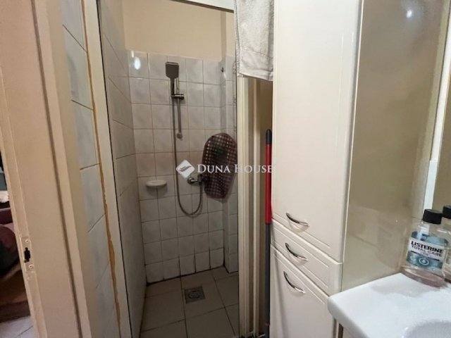 Eladó téglalakás, Pécsett 29 M Ft, 1 szobás