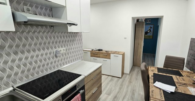 Eladó téglalakás, Pécsett 49.99 M Ft, 1 szobás