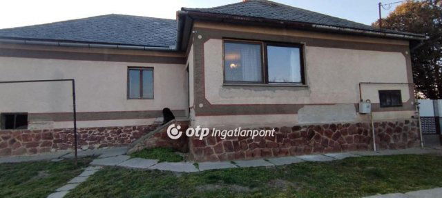 Eladó családi ház, Sióagárdon 30 M Ft, 4 szobás