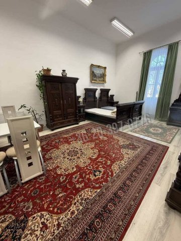 Kiadó iroda, Győrött, Simor János püspök terén 3700 E Ft / hó