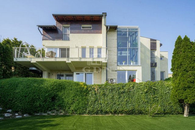 Eladó családi ház, Budaörsön 349 M Ft, 6+1 szobás