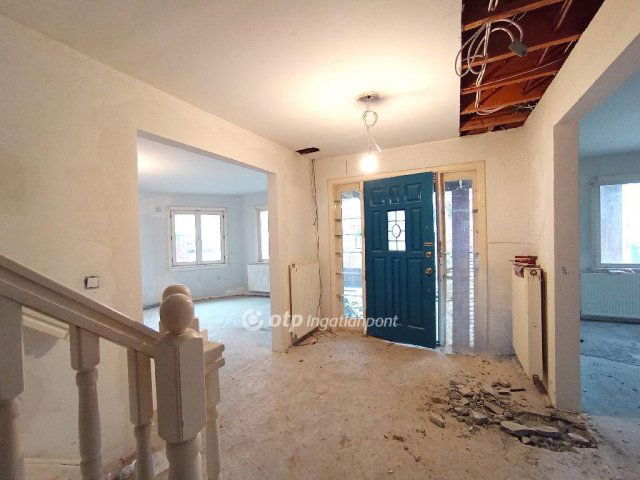 Eladó családi ház, Balatonbogláron 150 M Ft, 7 szobás