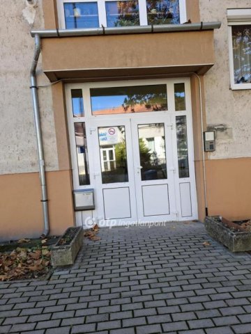 Eladó téglalakás, Hajdúböszörményen 65 M Ft, 2 szobás