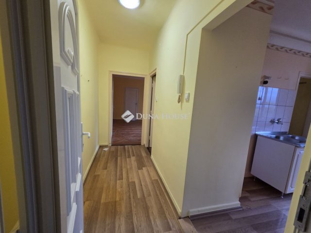 Eladó téglalakás, Petőfibányán 26.4 M Ft, 2 szobás