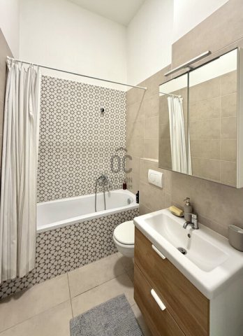 Eladó téglalakás, Budapesten, VI. kerületben 85.9 M Ft, 2 szobás