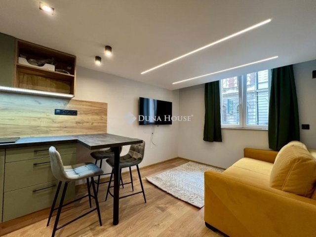 Eladó téglalakás, Budapesten, VI. kerületben 62.5 M Ft, 3 szobás