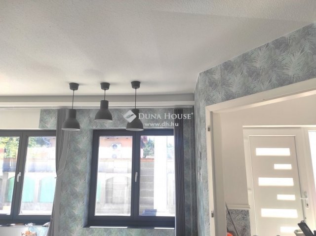 Eladó családi ház, Mogyoródon 170 M Ft, 5 szobás