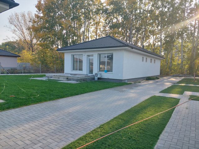Eladó családi ház, Ballószögön 95 M Ft, 1+3 szobás