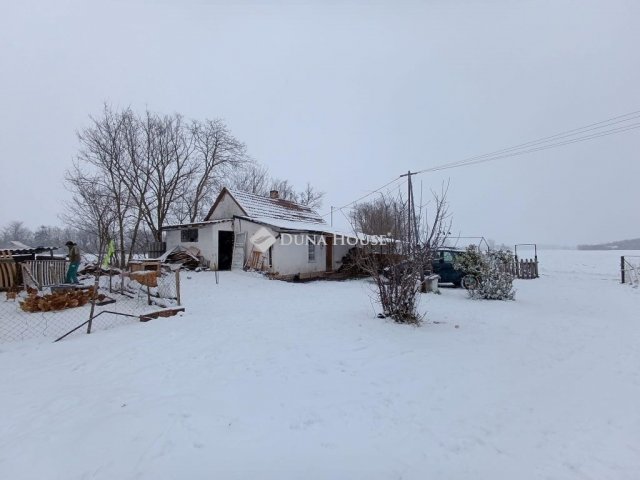 Eladó családi ház, Mohácson 7.5 M Ft, 3 szobás