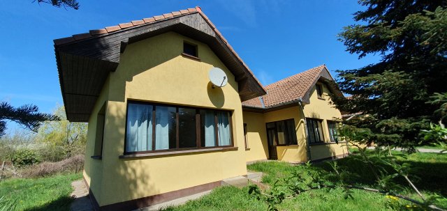 Eladó családi ház, Kamondon 39.9 M Ft, 4 szobás