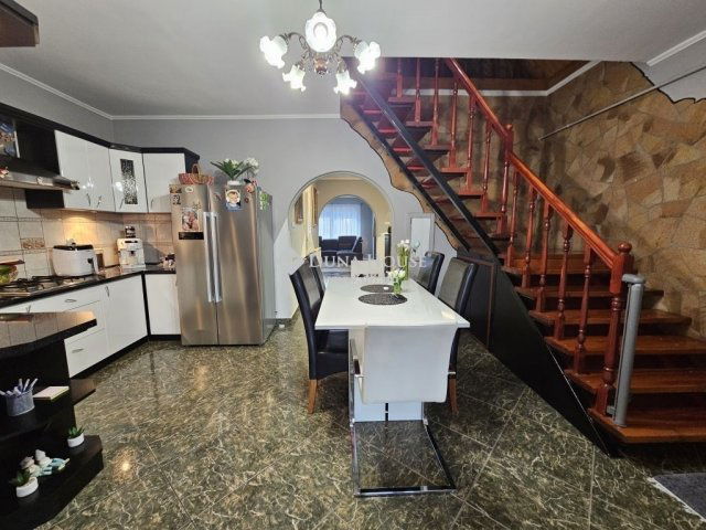 Eladó téglalakás, Mohácson 52.9 M Ft, 4 szobás