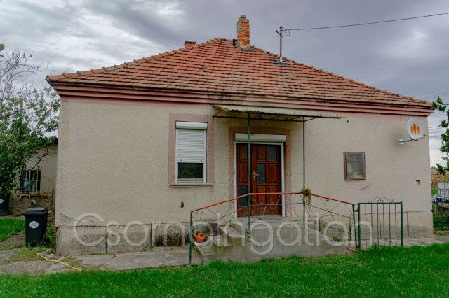 Eladó családi ház, Mosonszentmiklóson 33 M Ft, 3 szobás