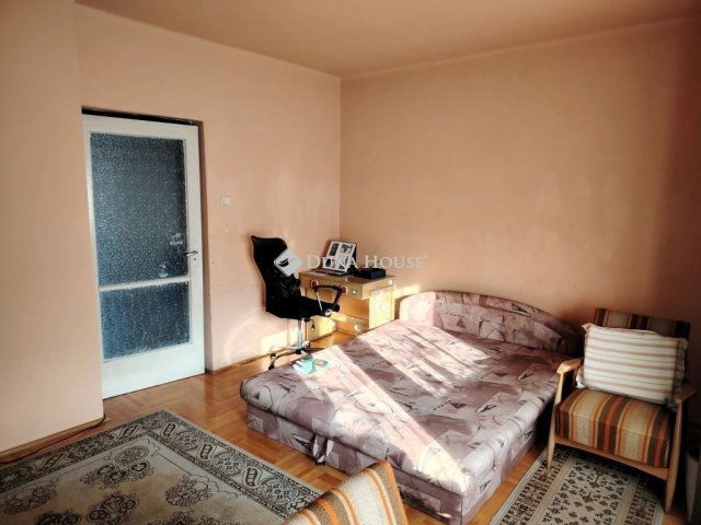 Eladó ikerház, Tatán 49.9 M Ft, 3 szobás / költözzbe.hu