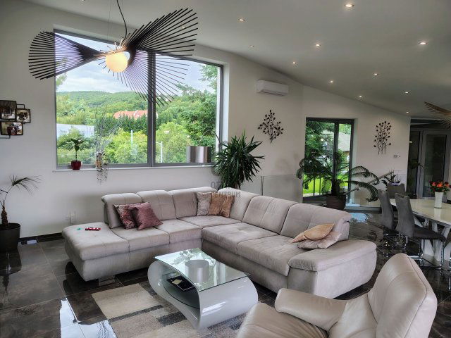 Eladó családi ház, Szentendrén 405 M Ft, 4 szobás
