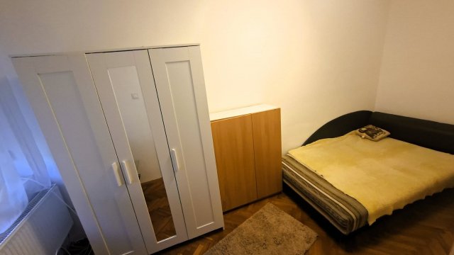Kiadó téglalakás, albérlet, Pécsett 140 E Ft / hó, 1 szobás