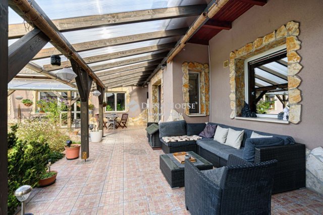 Eladó családi ház, Herceghalomon 230 M Ft, 2+3 szobás