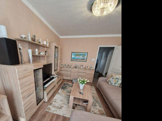 Eladó panellakás, Pécsett 63 M Ft, 3 szobás