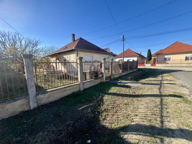 Eladó családi ház, Tolnán 34.9 M Ft, 3 szobás