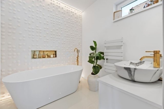 Eladó családi ház, Kozármislenyen 174.9 M Ft, 5 szobás