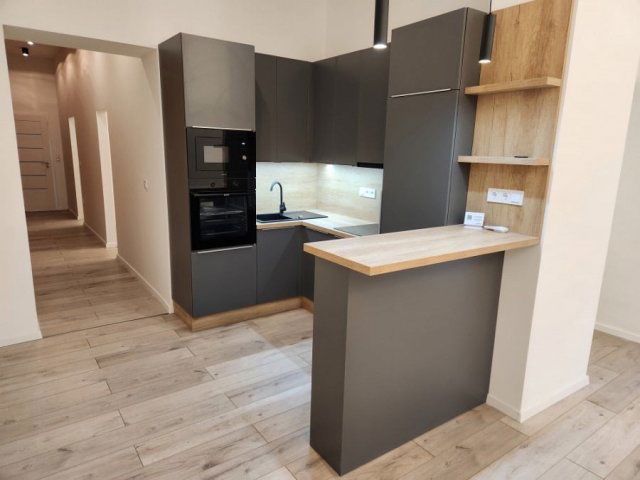 Eladó téglalakás, Pécsett 82.9 M Ft, 3 szobás