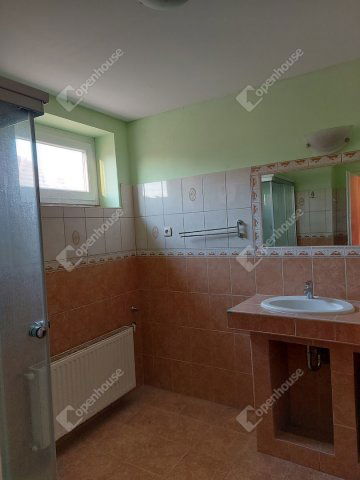 Eladó családi ház, Koroncón 50 M Ft, 2 szobás