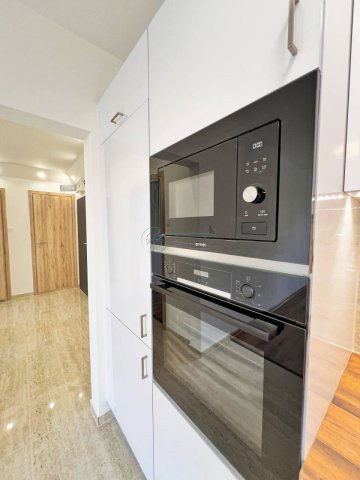 Eladó panellakás, Szegeden 52.9 M Ft, 3 szobás