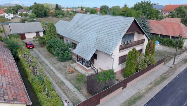 Eladó családi ház, Nyáregyházán 110 M Ft, 7 szobás