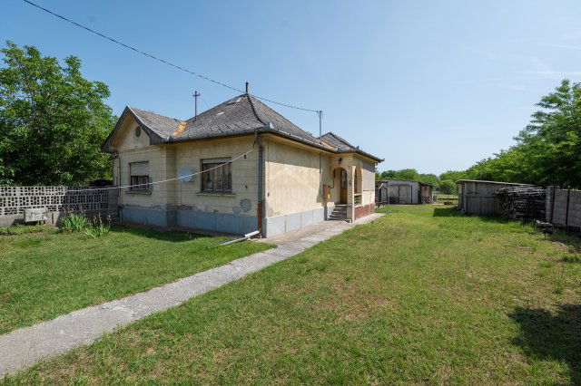 Eladó családi ház, Kisbéren 22 M Ft, 2 szobás
