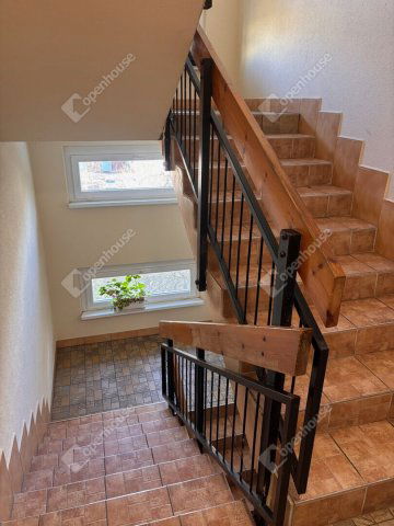 Eladó panellakás, Szegeden 59.9 M Ft, 4 szobás