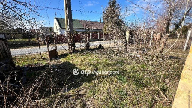 Eladó téglalakás, Pápán 14.99 M Ft, 1 szobás