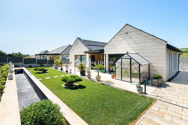 Eladó családi ház, Etyeken 367 M Ft, 5 szobás