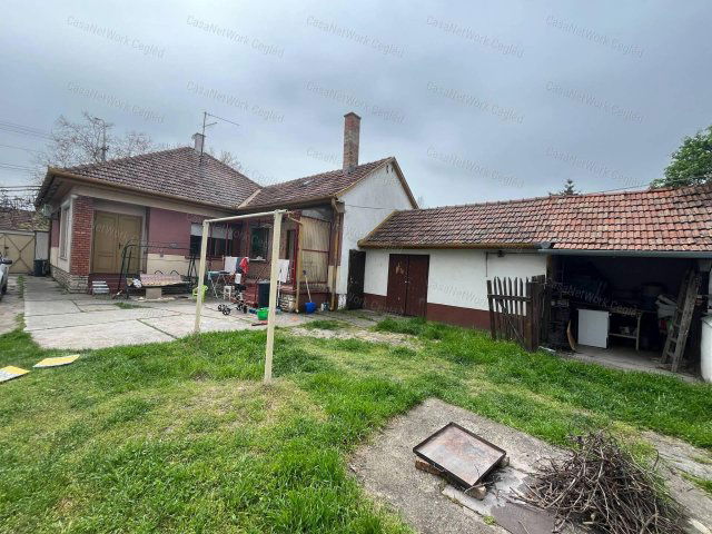 Eladó családi ház, Cegléden 56 M Ft, 3 szobás