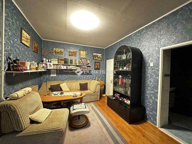 Eladó családi ház, Újiregen 30 M Ft, 4 szobás