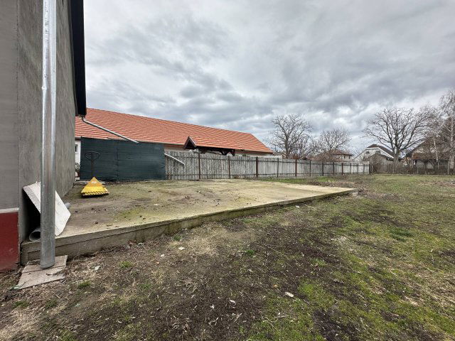 Eladó üzlethelyiség, Kiskunlacházán 55 M Ft