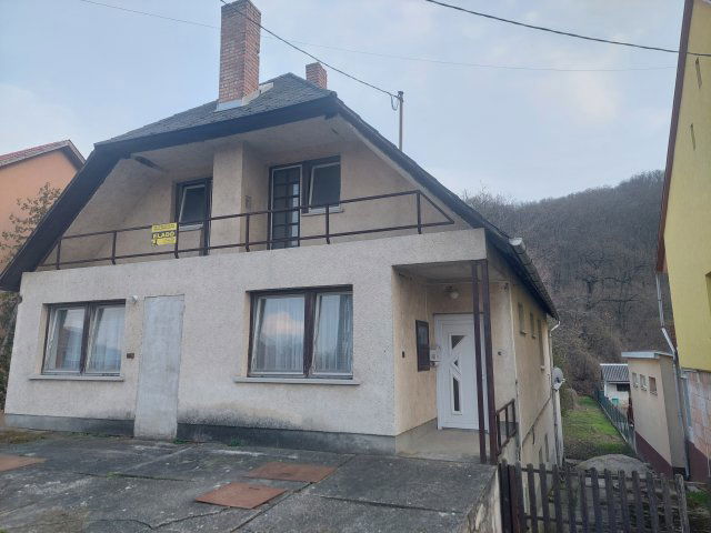 Eladó családi ház, Mogyorósbányán 118 M Ft, 8 szobás