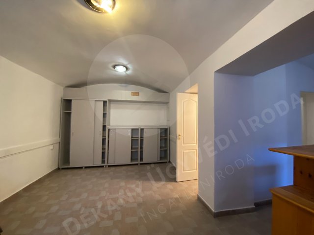 Eladó üzlethelyiség, Pécsett, Mátyás király utcában 34.9 M Ft