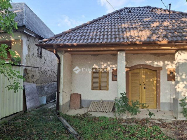 Eladó családi ház, Bicskén 16.5 M Ft, 2 szobás