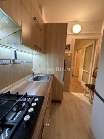 Eladó panellakás, Veszprémben 68.5 M Ft, 1+3 szobás