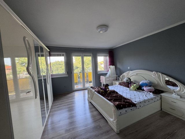 Eladó családi ház, Pécsett 84.99 M Ft, 4 szobás