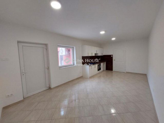 Eladó családi ház, Kecskeméten 85 M Ft, 8 szobás