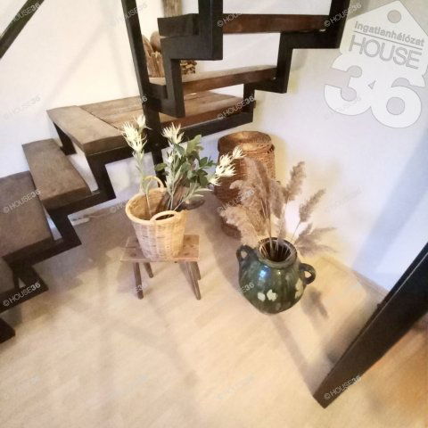 Eladó családi ház, Helvécián 89.99 M Ft, 5 szobás