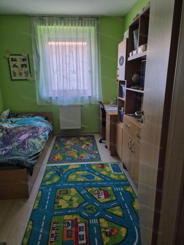 Eladó téglalakás, Győrújbaráton 89.9 M Ft, 3 szobás