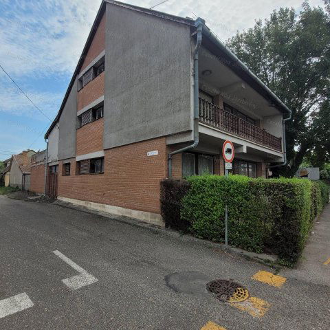 Eladó családi ház, Jászberényben 123 M Ft, 5+1 szobás