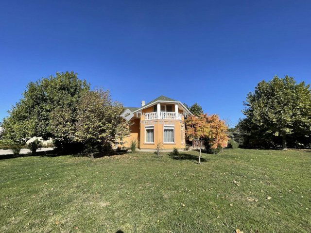 Eladó családi ház, Hartán 199 M Ft, 7 szobás