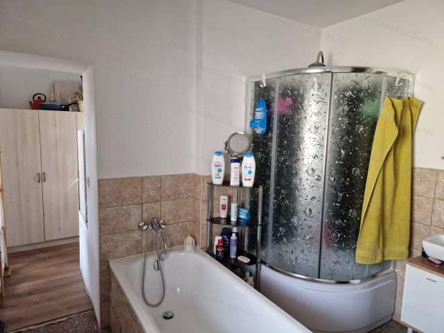 Eladó családi ház, Erdőtelken 21.99 M Ft, 2 szobás