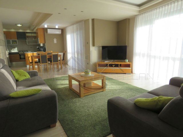 Eladó téglalakás, Győrött 95 M Ft, 4 szobás