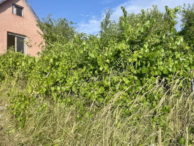Eladó nyaraló, Oroszlányban 3.9 M Ft, 1+1 szobás